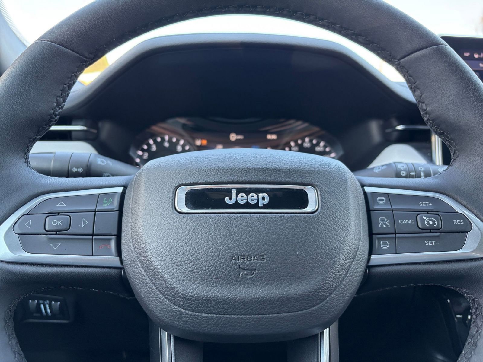 Used 2025 Jeep Compass Limited image 29