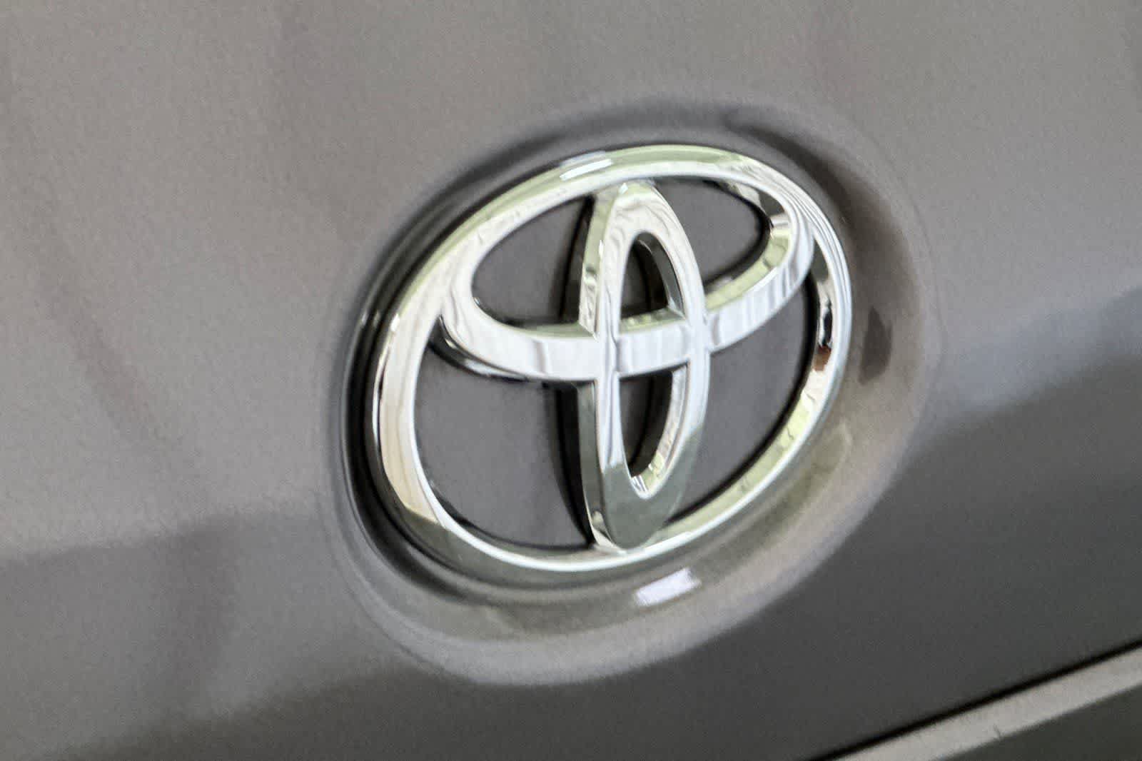 Used 2015 Toyota Sienna SE w/ SE Preferred Package FWD image 17