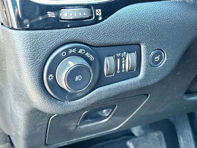 Used 2023 Jeep Cherokee Altitude Lux image 10