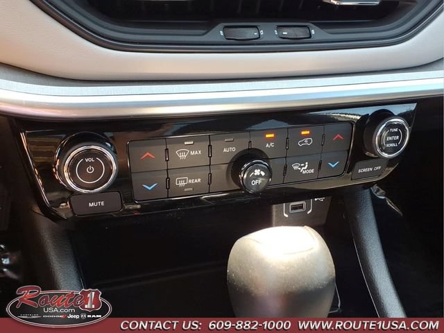 Used 2025 Jeep Compass Limited w/ Elite Group AWD/4WD image 19
