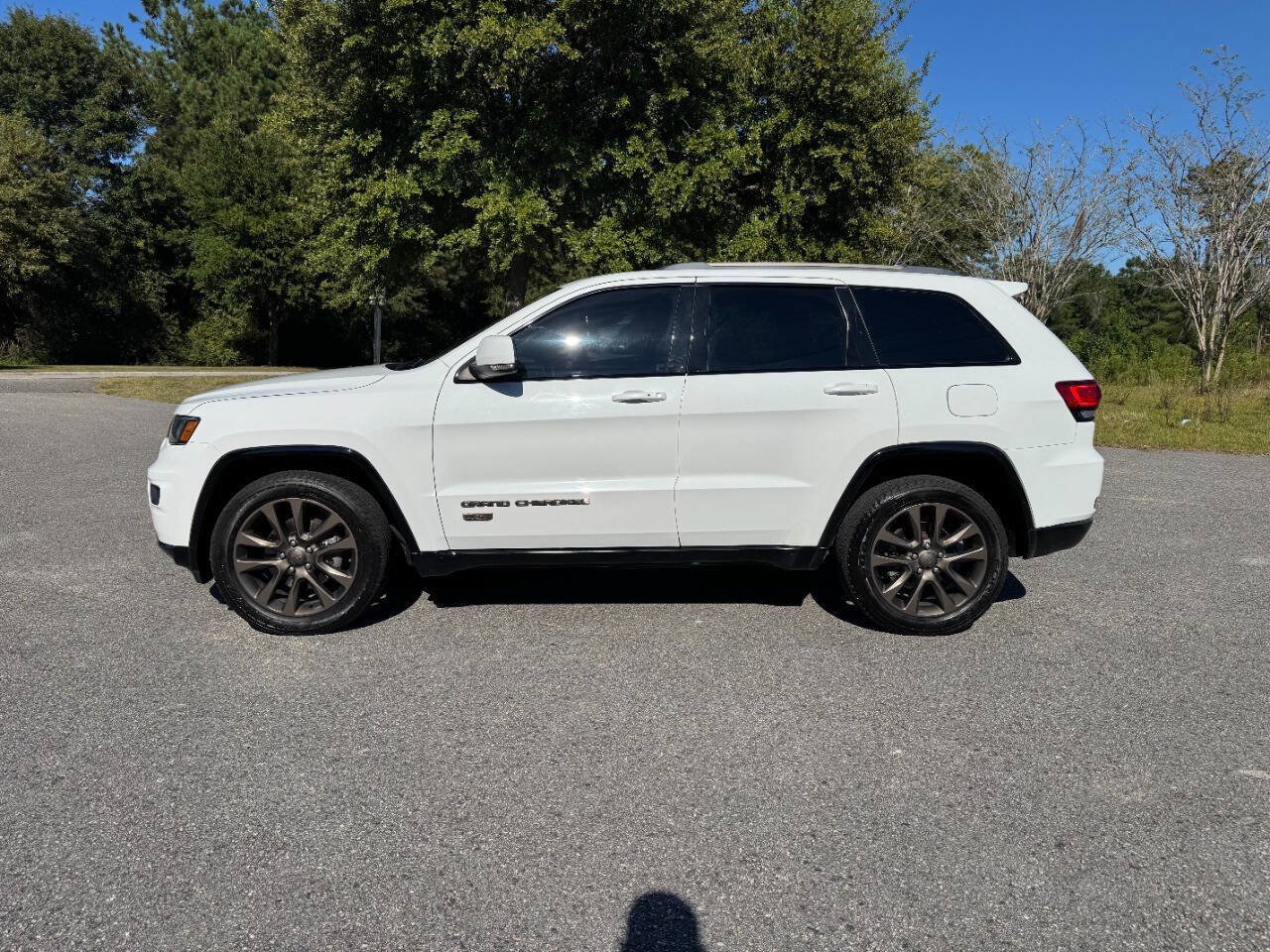 Used 2016 Jeep Grand Cherokee Limited 75th Anniversary AWD/4WD image 3