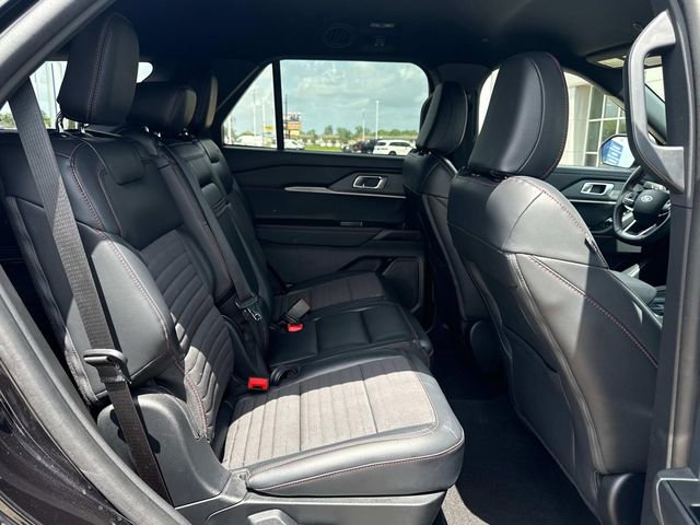 Used 2025 Ford Explorer ST-Line w/ ST-Line Street Pack AWD/4WD image 16