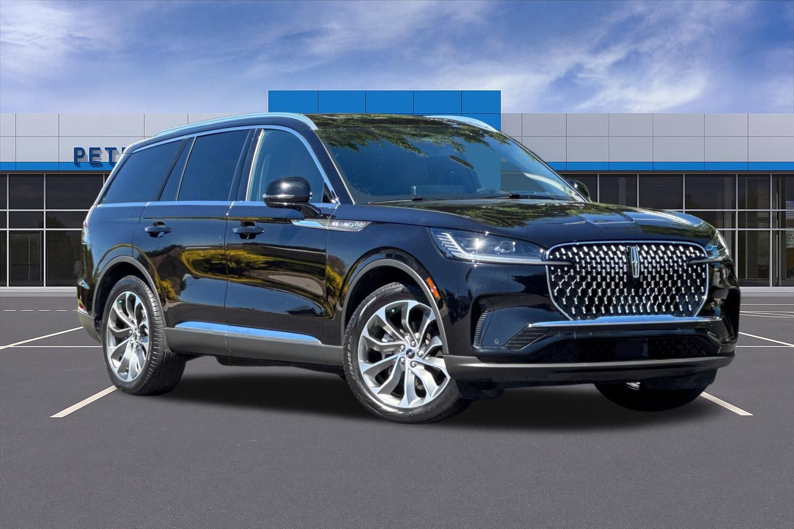 Used 2025 Lincoln Aviator Reserve AWD/4WD image 2