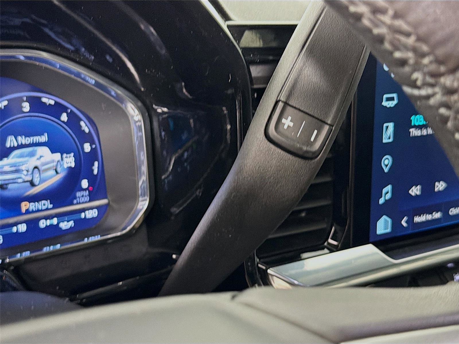 Used 2022 Chevrolet Silverado 1500 LT AWD/4WD image 17