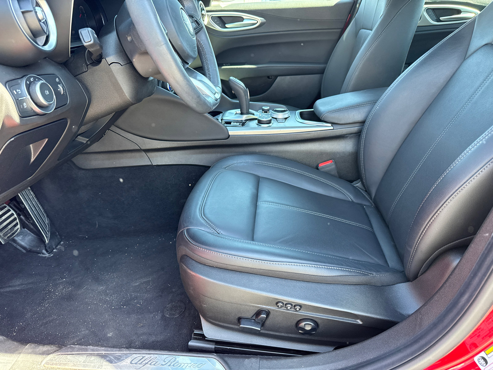 Used 2024 Alfa Romeo Giulia Ti image 9