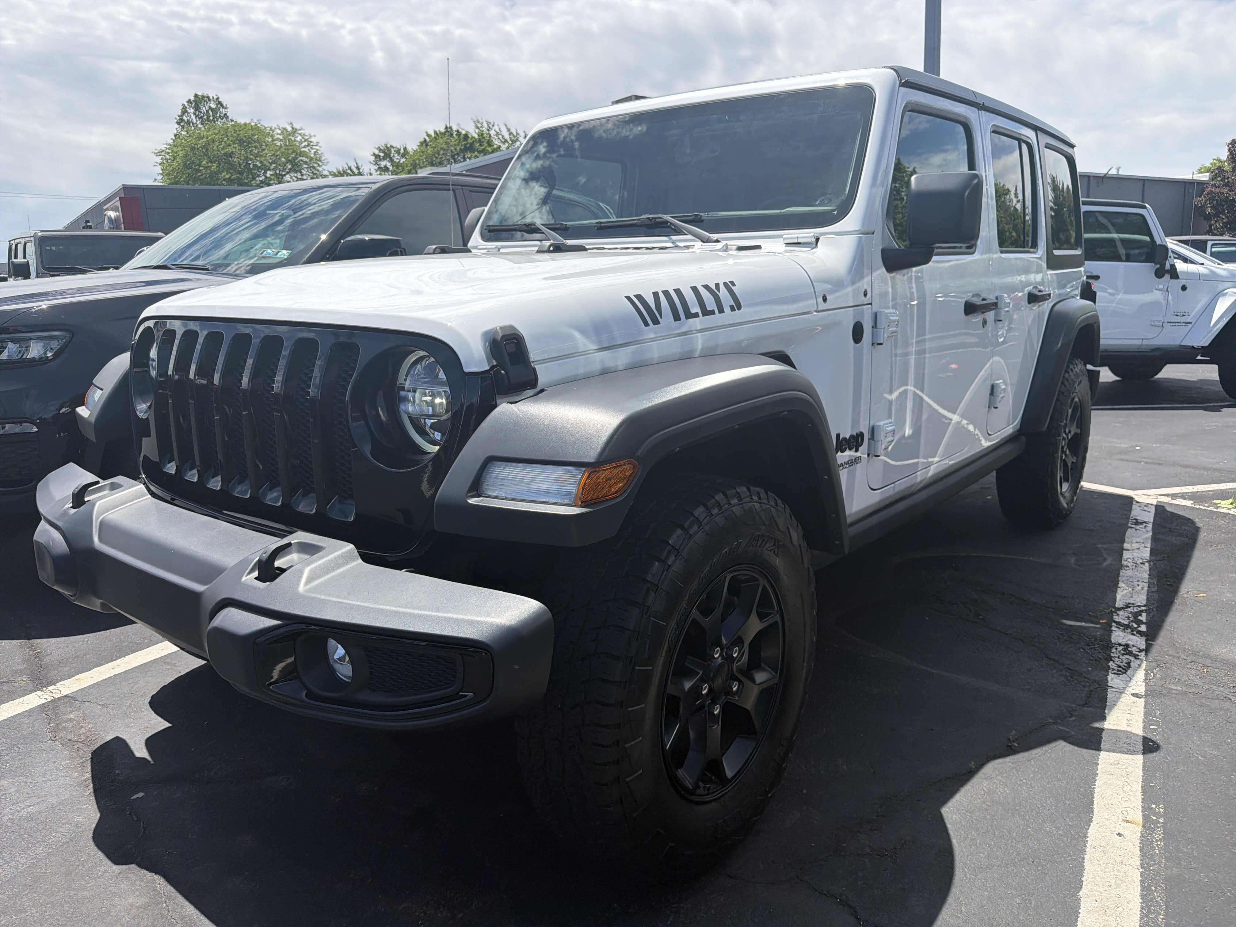 Used 2022 Jeep Wrangler Unlimited Willys AWD/4WD image 3