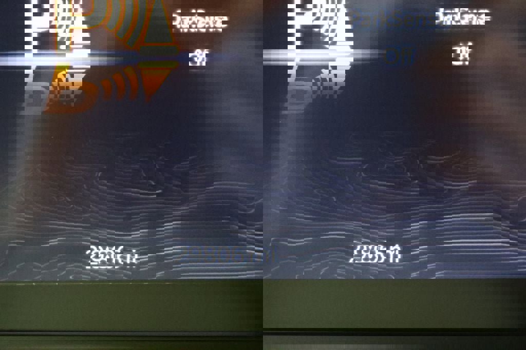 Used 2025 Jeep Grand Cherokee Altitude AWD/4WD image 17