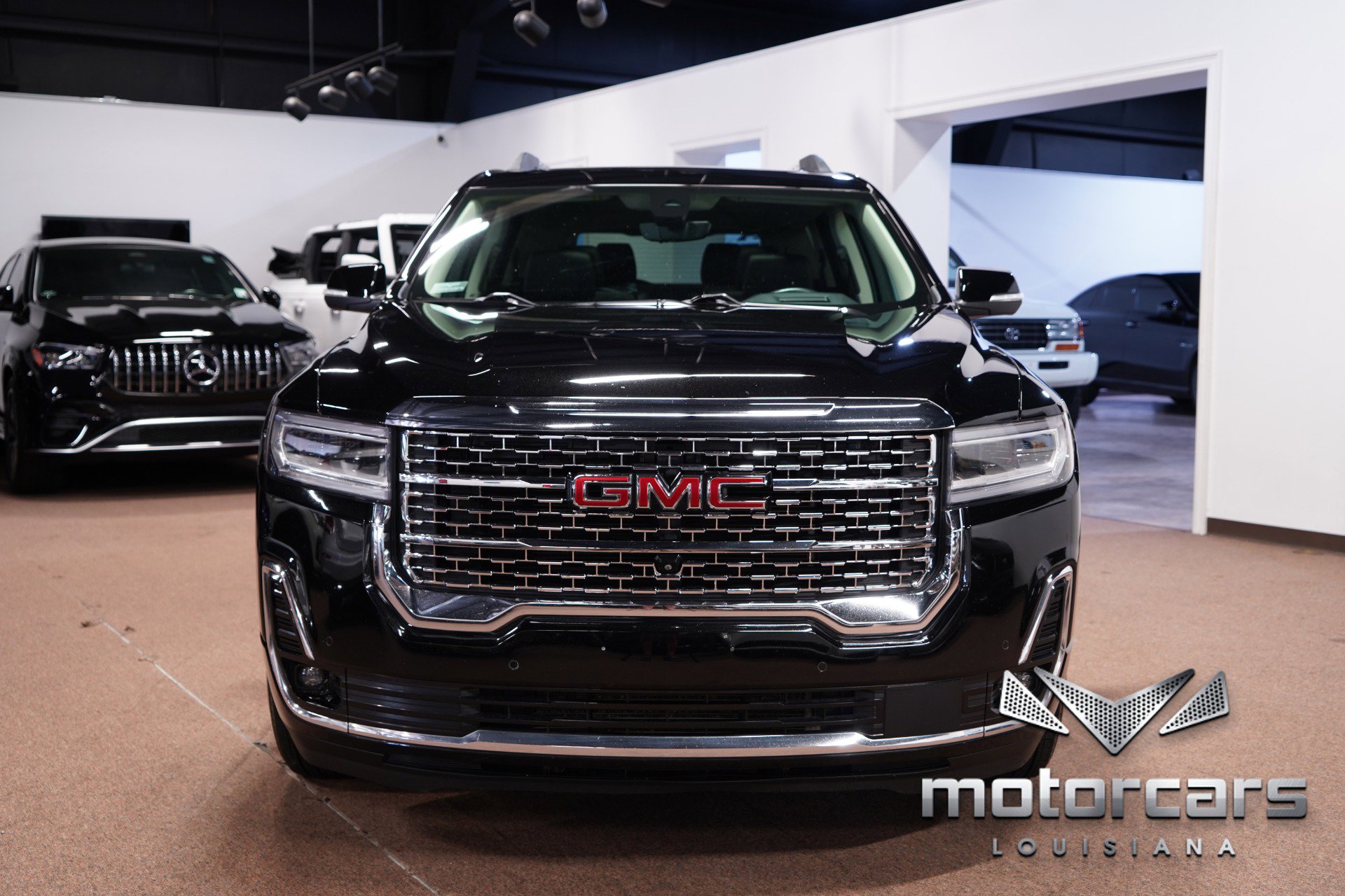 Used 2021 GMC Acadia Denali w/ Denali Technology Package image 2