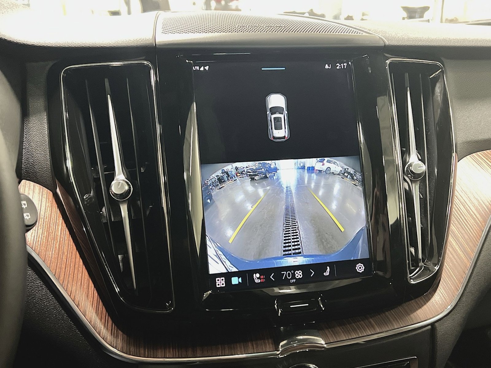 Certified 2023 Volvo XC60 B5 Plus w/ Climate Package image 19