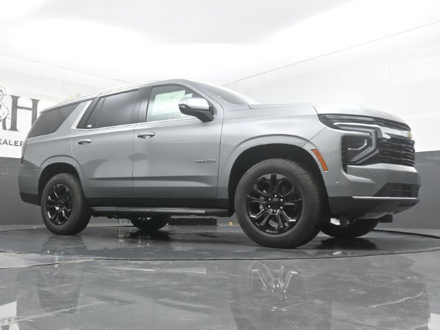 Used 2025 Chevrolet Tahoe LS AWD/4WD image 2