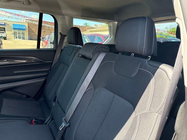 Used 2021 Jeep Grand Cherokee L Laredo w/ Luxury Tech Group I AWD/4WD image 20