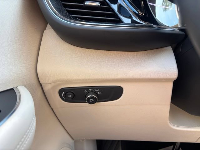 Used 2021 Buick Envision Essence FWD image 15