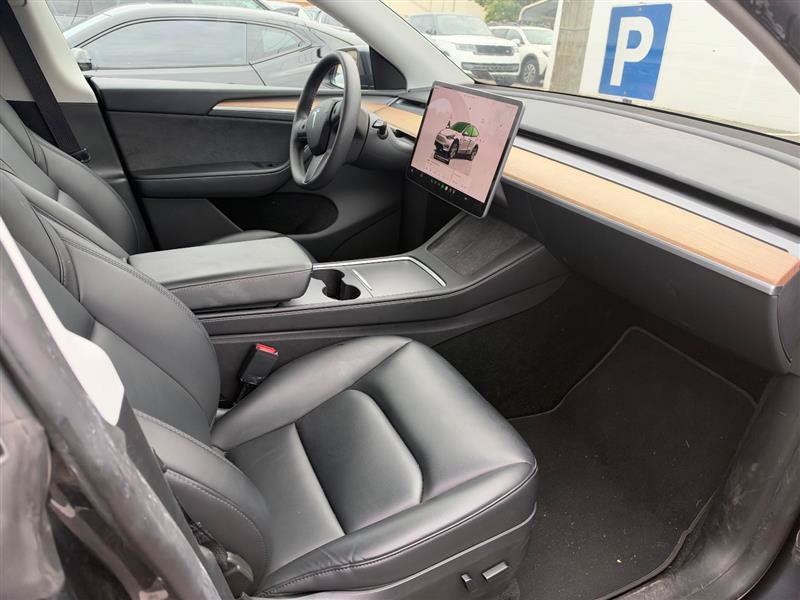 Used 2024 Tesla Model Y Long Range AWD/4WD image 4