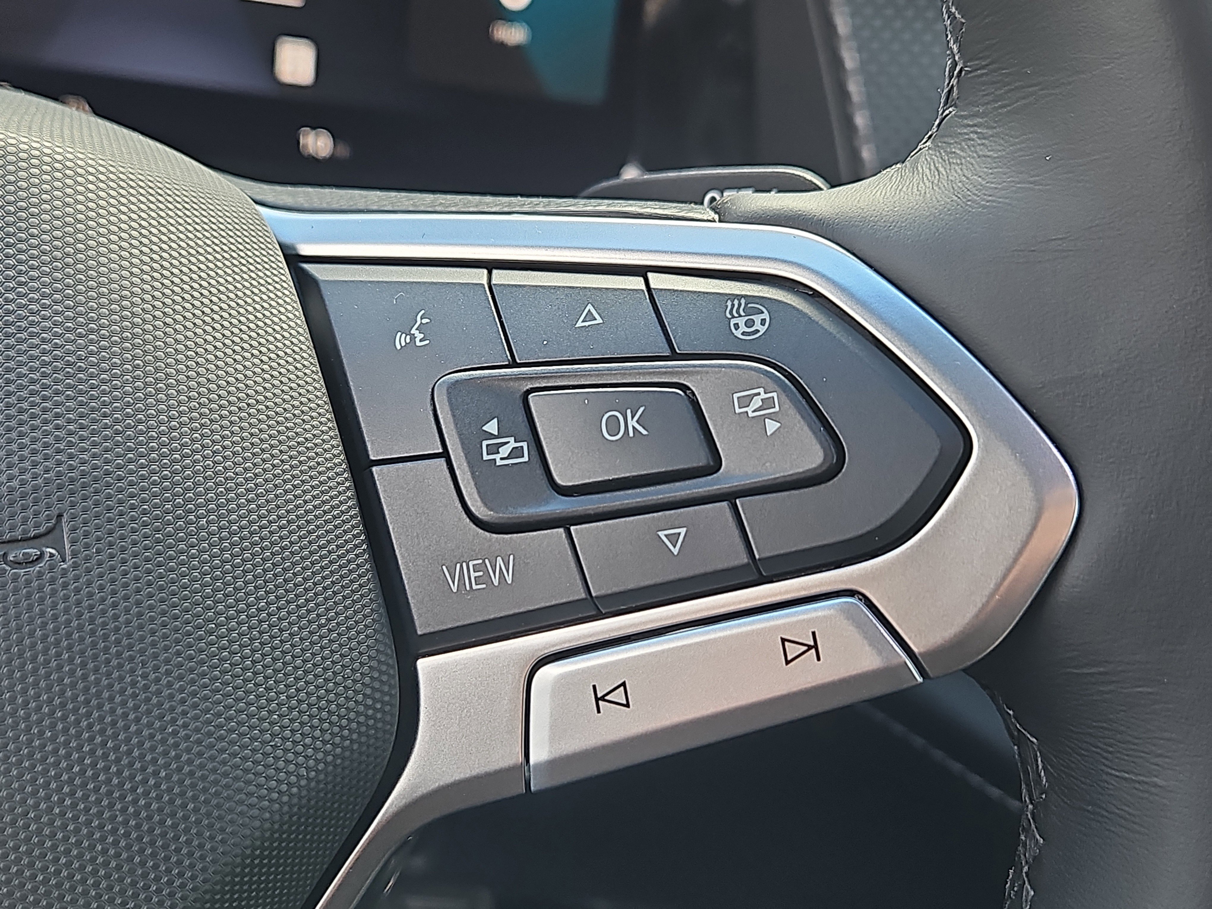 New 2026 Volkswagen Atlas Cross Sport SEL Premium R-Line image 17