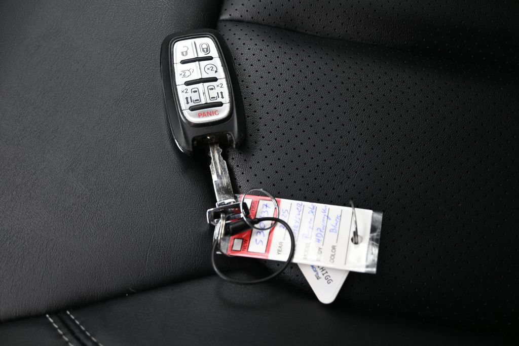 Used 2025 Chrysler Pacifica Select FWD image 23