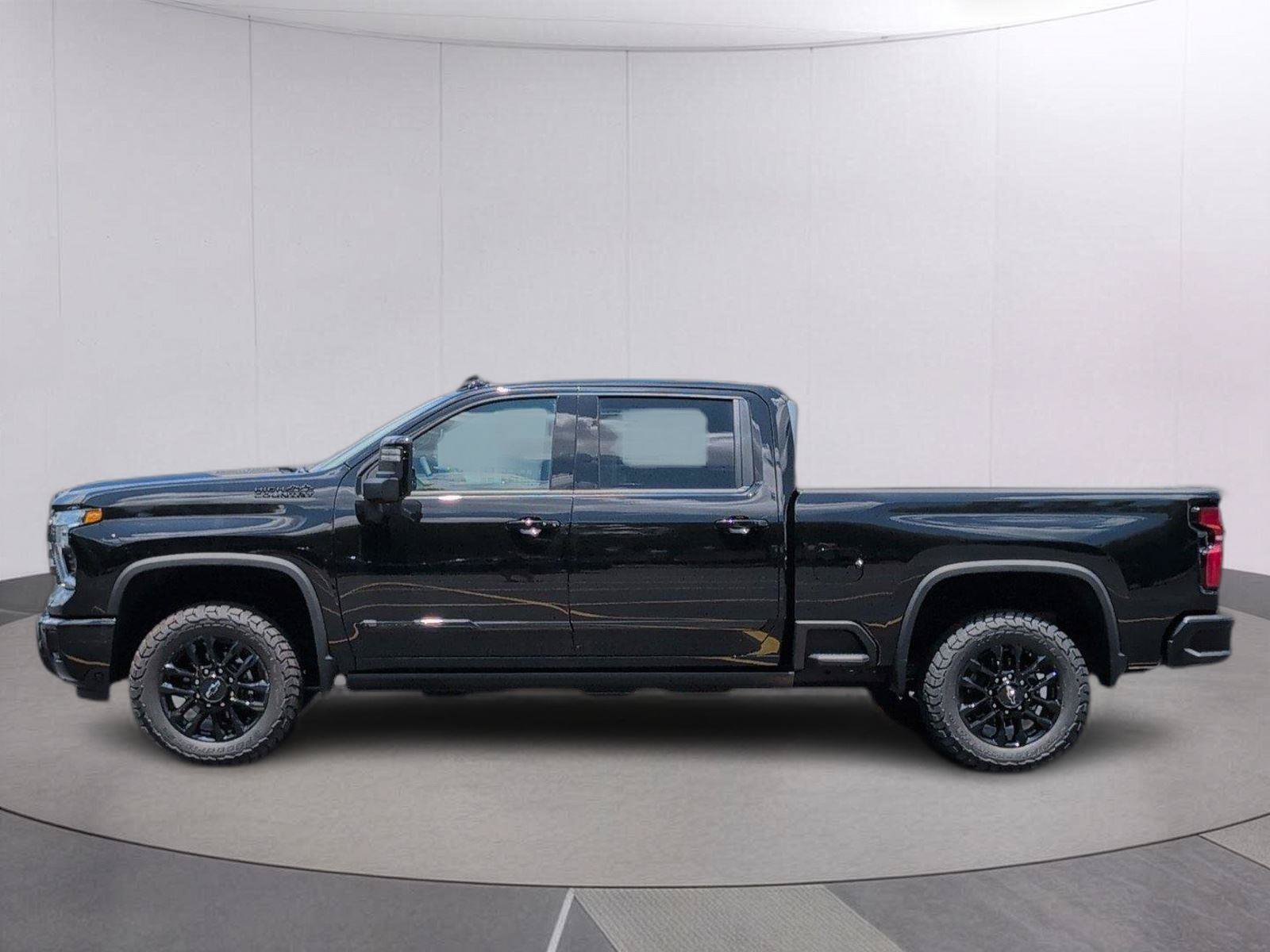 New 2026 Chevrolet Silverado 2500 High Country w/ High Country Premium Package AWD/4WD image 2