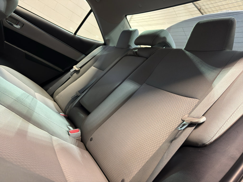 Used 2015 Toyota Corolla LE image 29