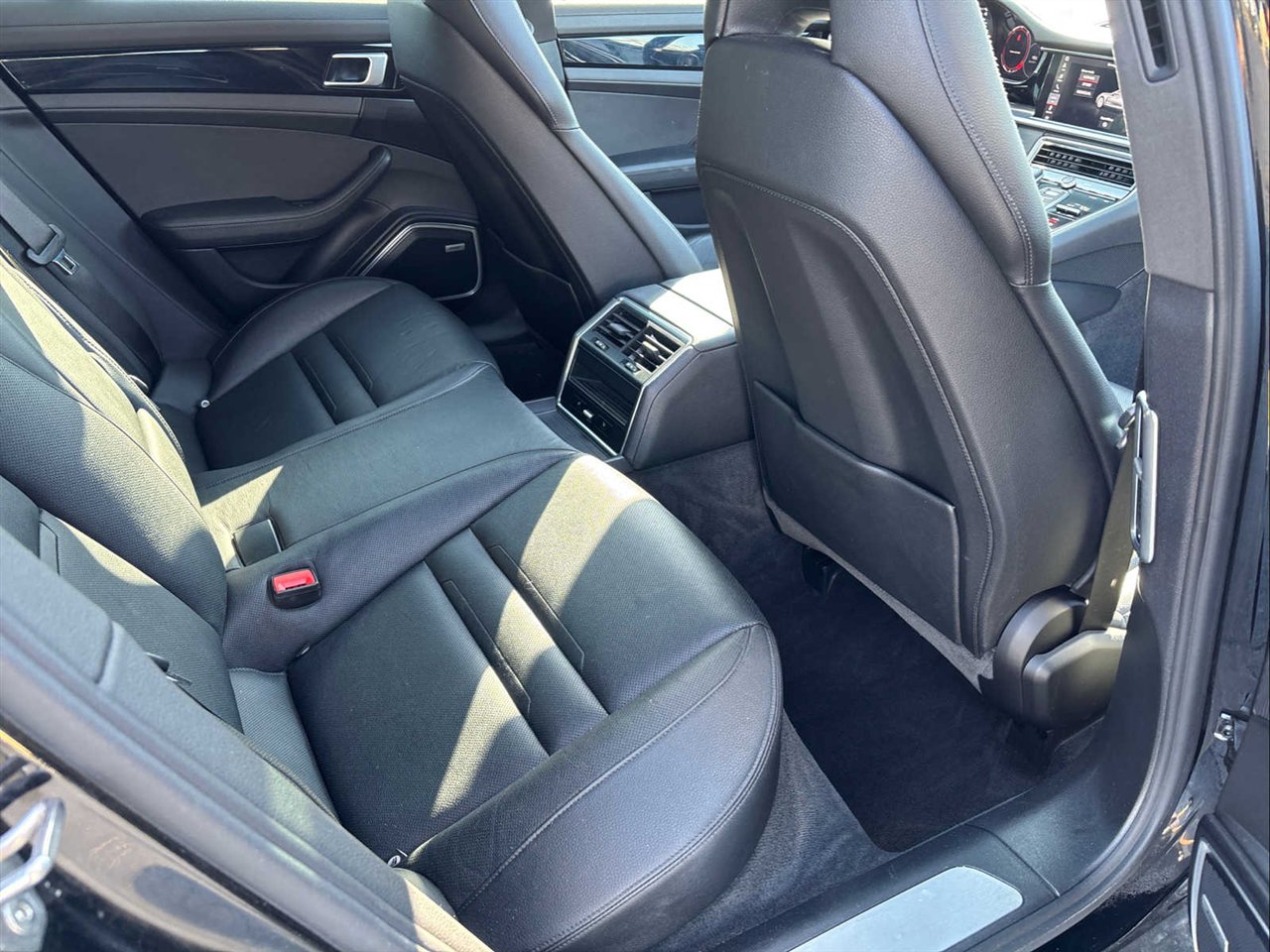 Used 2018 Porsche Panamera 4 image 21