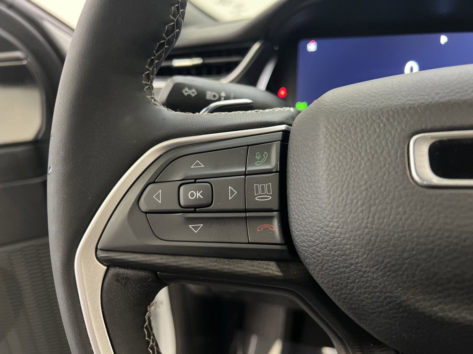 Used 2024 Jeep Grand Cherokee L Laredo image 33