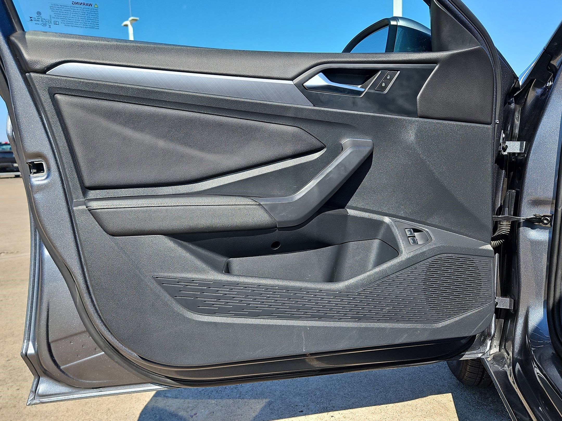 Used 2024 Volkswagen Jetta SE image 14