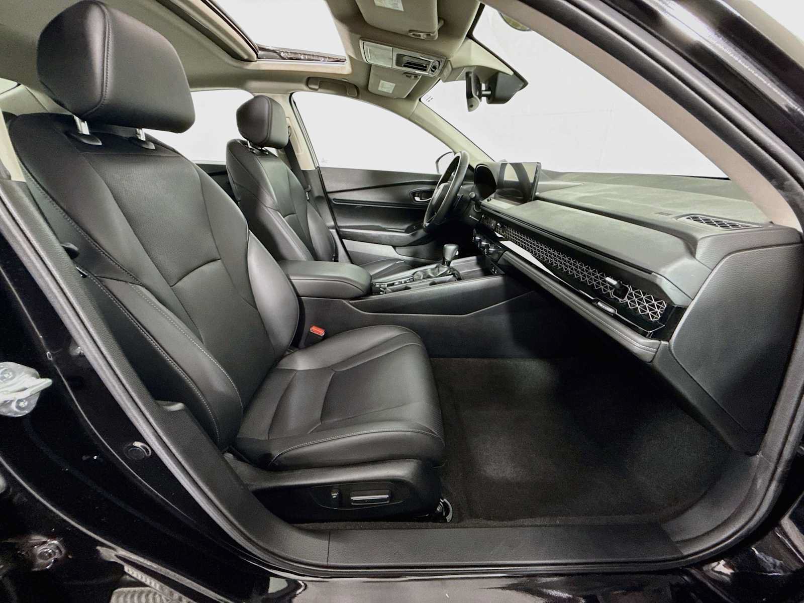 Used 2023 Honda Accord EX-L image 25