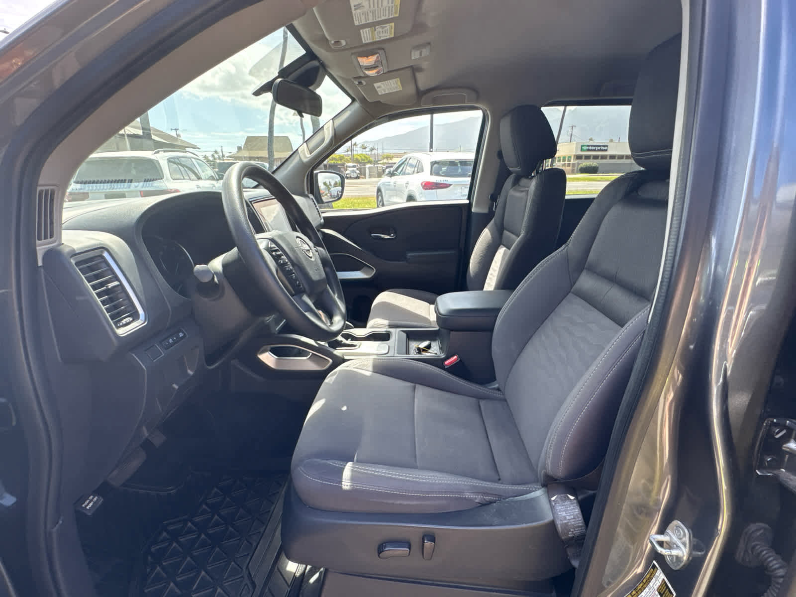 Used 2023 Nissan Frontier SV w/ Tow Package image 8
