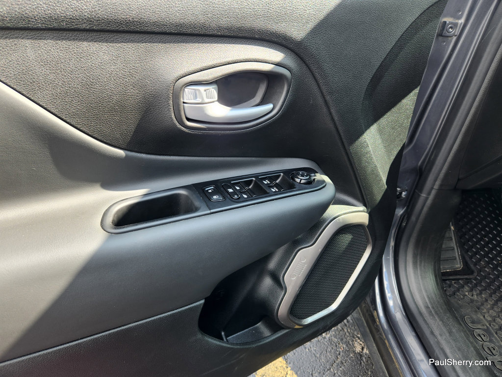 Used 2023 Jeep Renegade Latitude w/ Premium Group AWD/4WD image 22