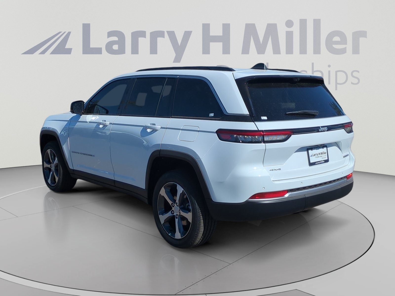 New 2026 Jeep Grand Cherokee Limited w/ Luxury Tech Group II AWD/4WD image 3