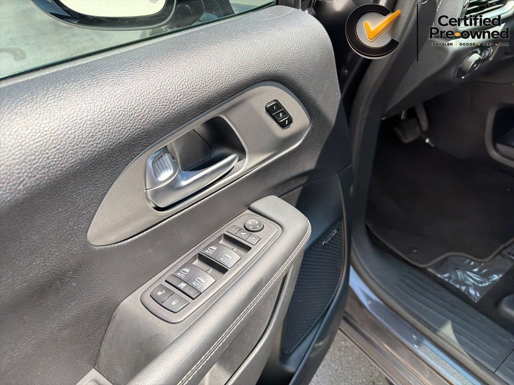Certified 2023 Chrysler Pacifica Limited w/ Uconnect Theater Family Group AWD/4WD image 61