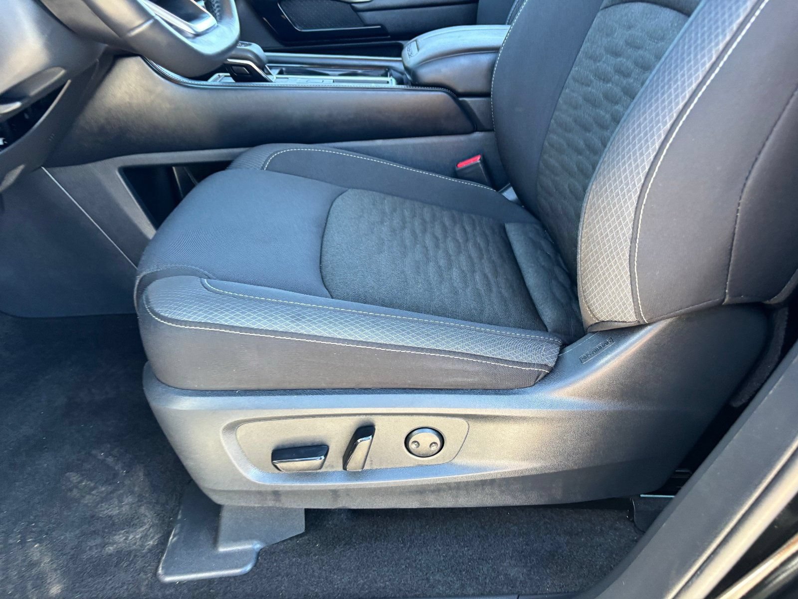 Certified 2025 Nissan Pathfinder SV FWD image 21