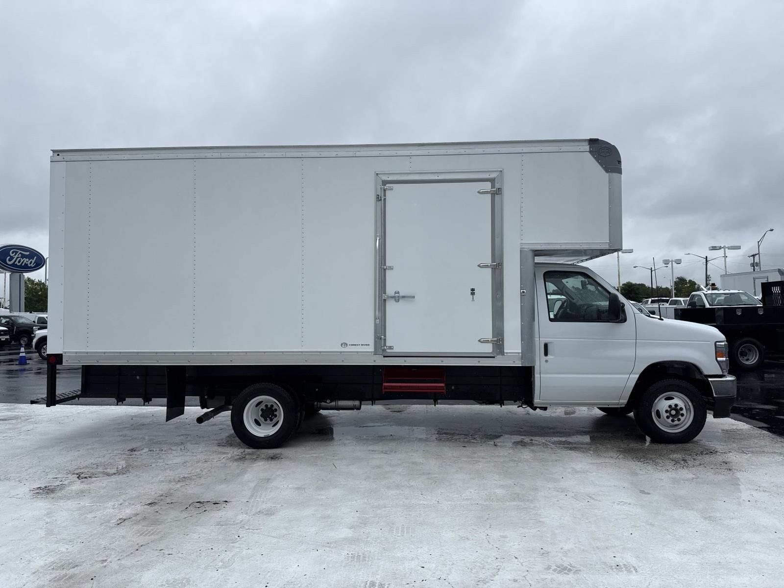New 2027 Ford E-450 and Econoline 450 Super Duty w/ Power Equipment Group RWD image 2