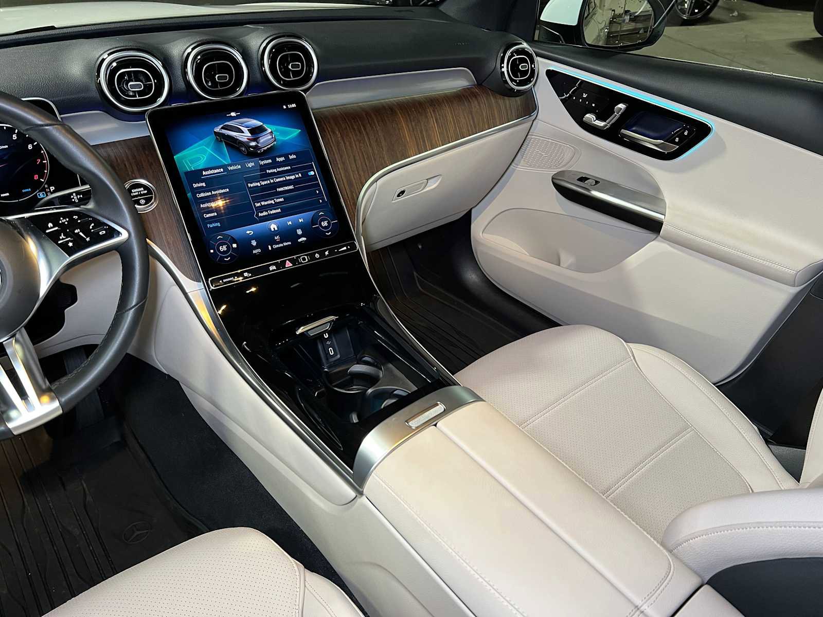 Certified 2025 Mercedes-Benz GLC 300 4MATIC image 40