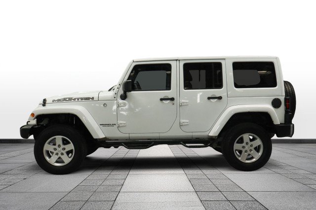 Used 2017 Jeep Wrangler Unlimited Sahara AWD/4WD image 4