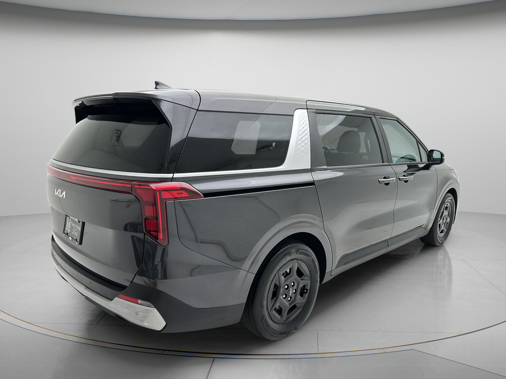 Used 2025 Kia Carnival FWD image 5