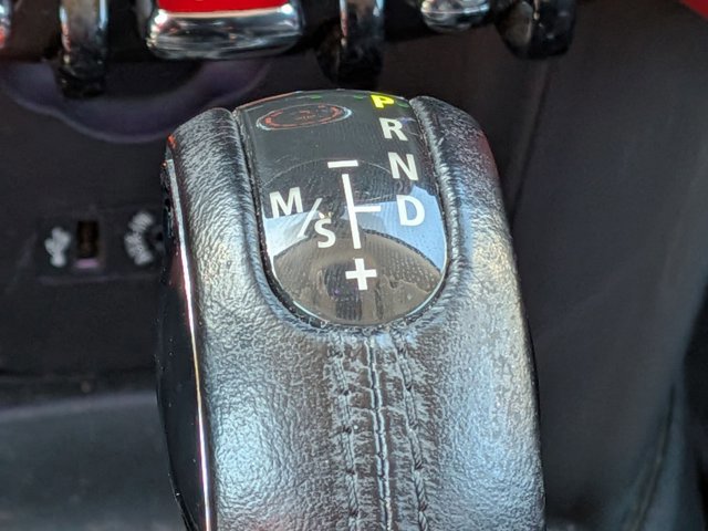 Used 2015 MINI Cooper 4-Door Hardtop image 10