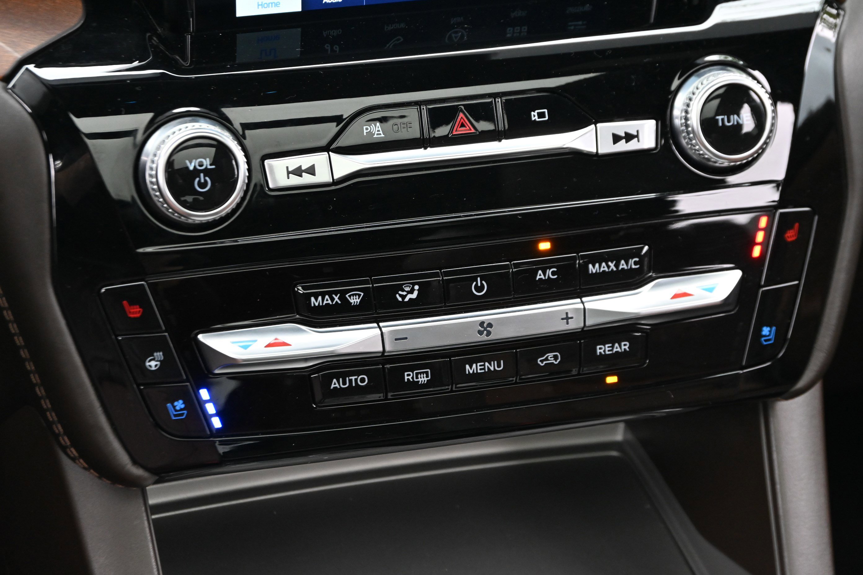 Used 2022 Ford Explorer King Ranch w/ Class IV Trailer Tow Package AWD/4WD image 23