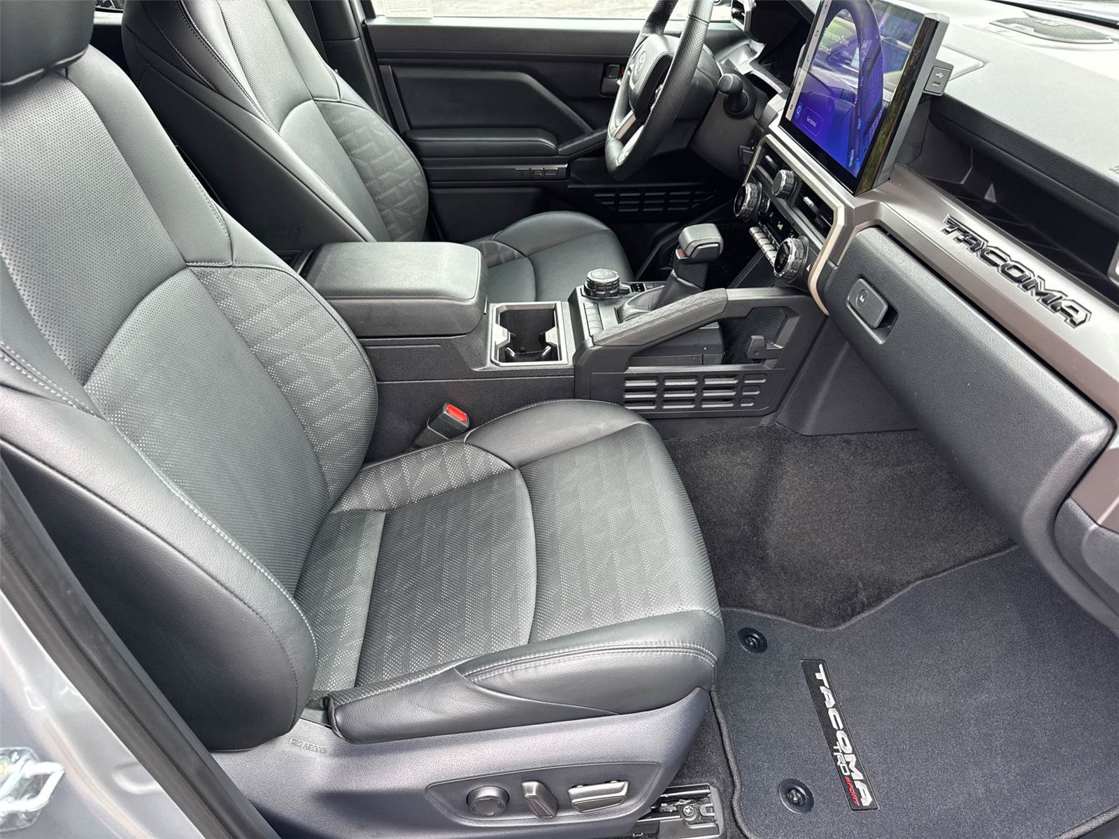 Used 2024 Toyota Tacoma TRD Sport w/ TRD Sport Premium Package AWD/4WD image 15