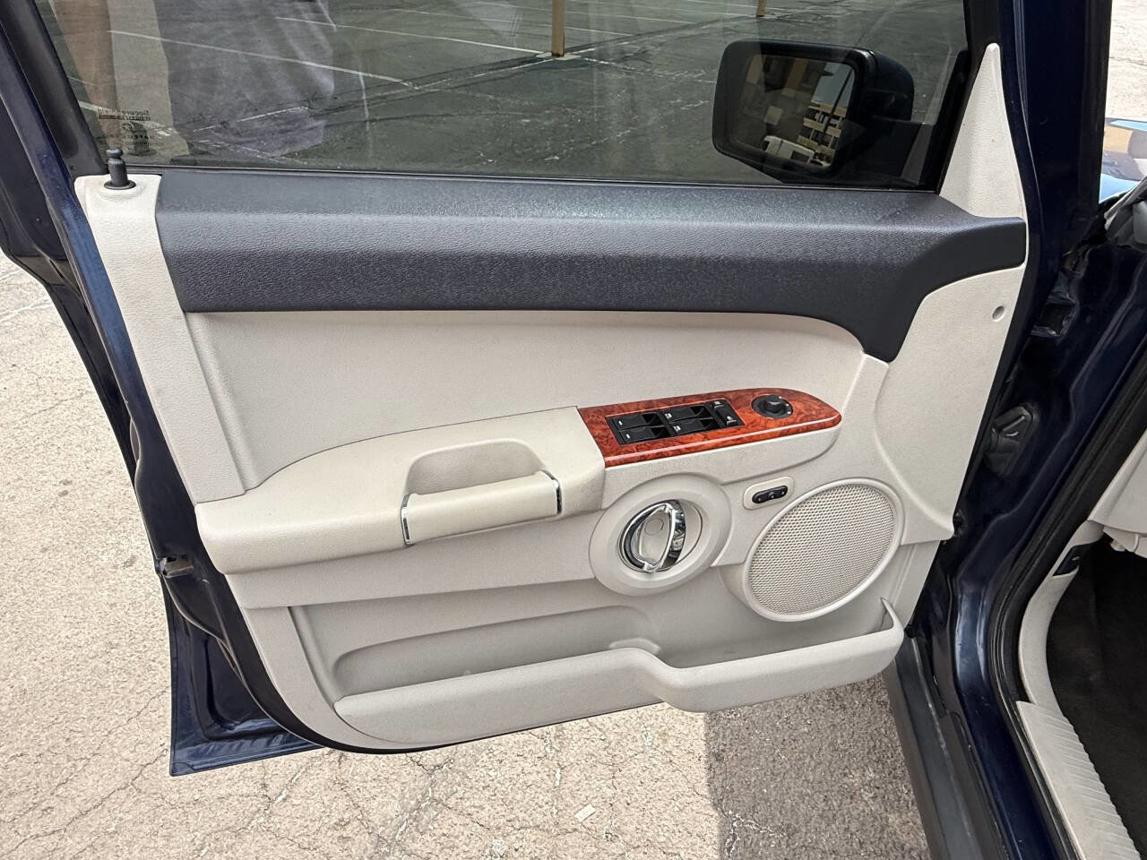 Used 2006 Jeep Commander Limited w/ Trailer Tow Group IV image 17