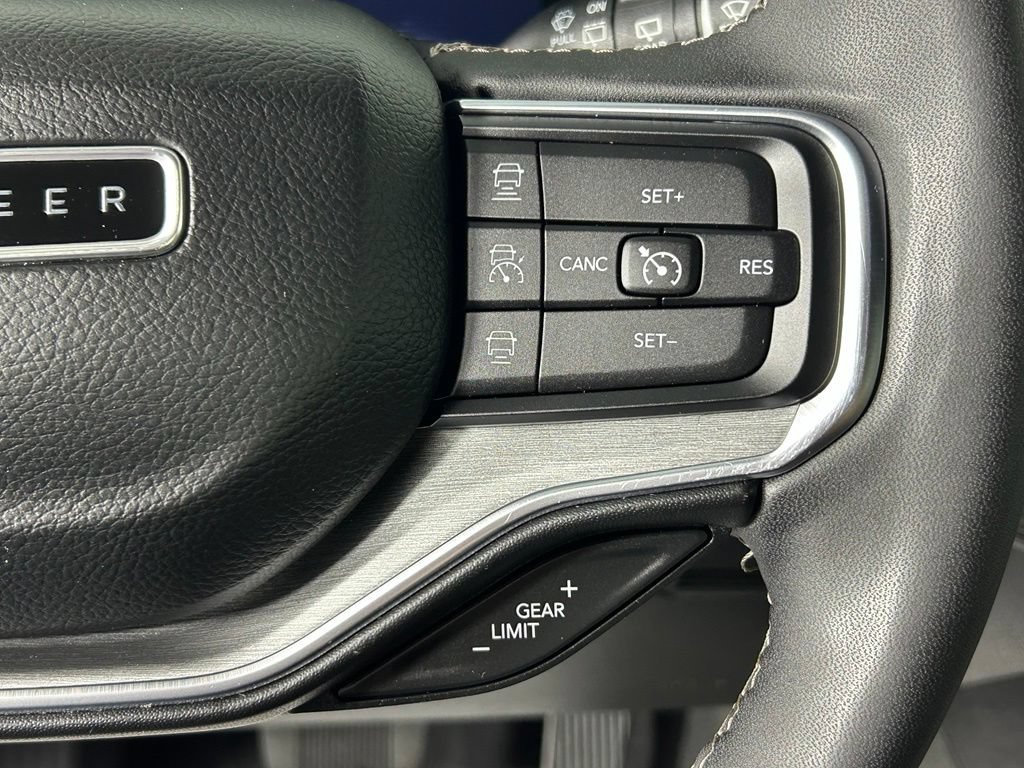 Used 2023 Jeep Wagoneer Series II AWD/4WD image 30