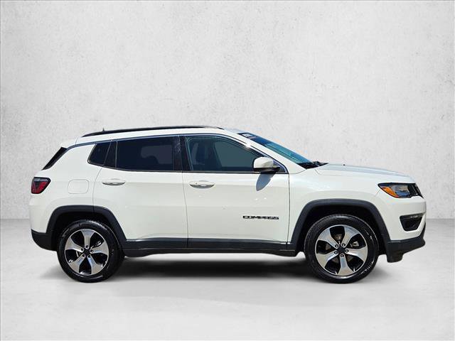 Used 2018 Jeep Compass Latitude w/ Popular Equipment Group FWD image 4