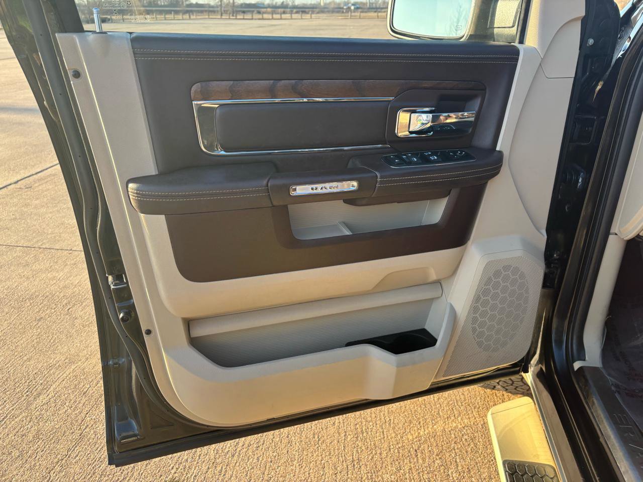 Used 2015 RAM 1500 Laramie Longhorn w/ Convenience Group image 17