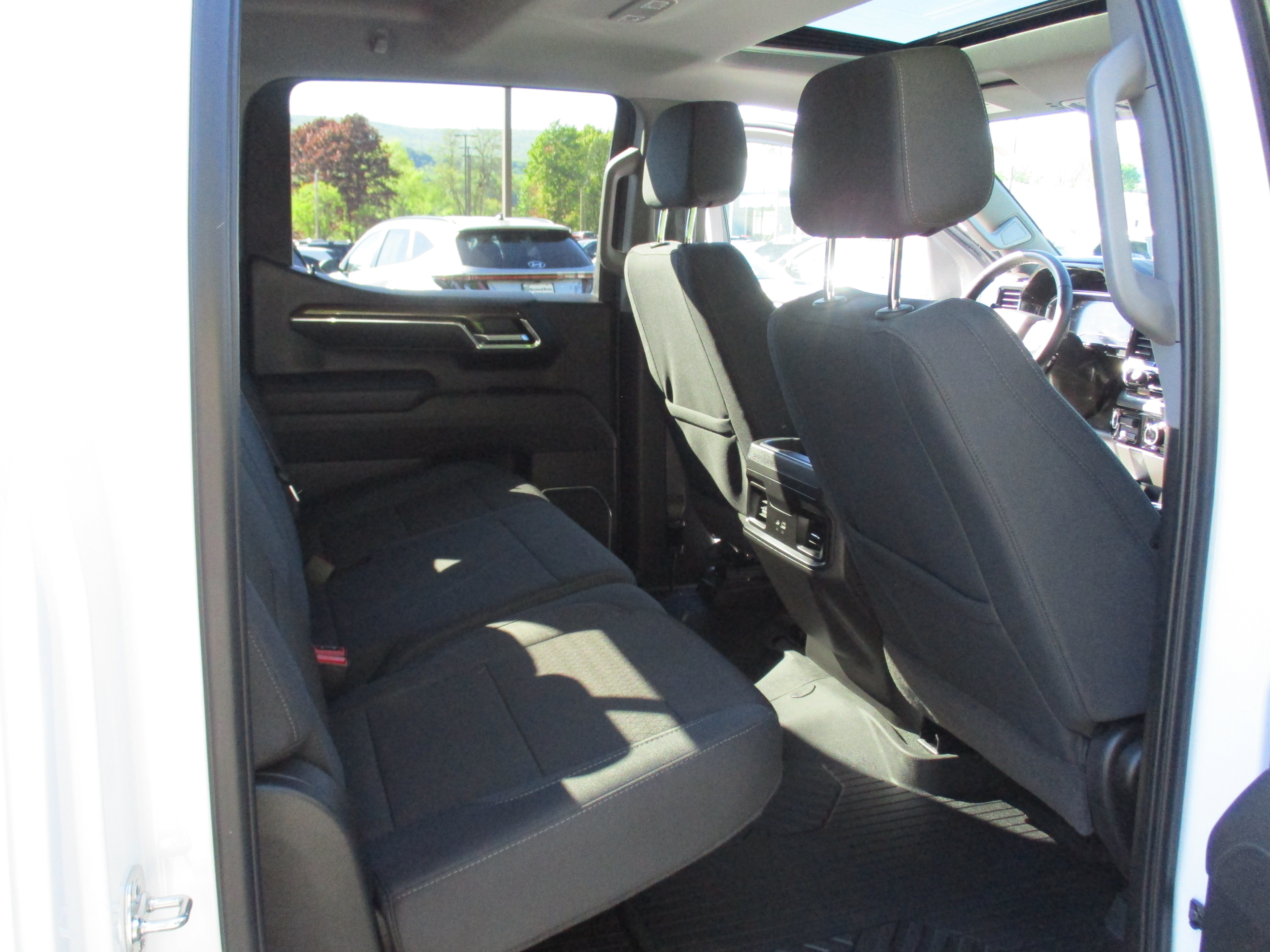 Used 2025 Chevrolet Silverado 1500 LT Trail Boss w/ Convenience Package II AWD/4WD image 14