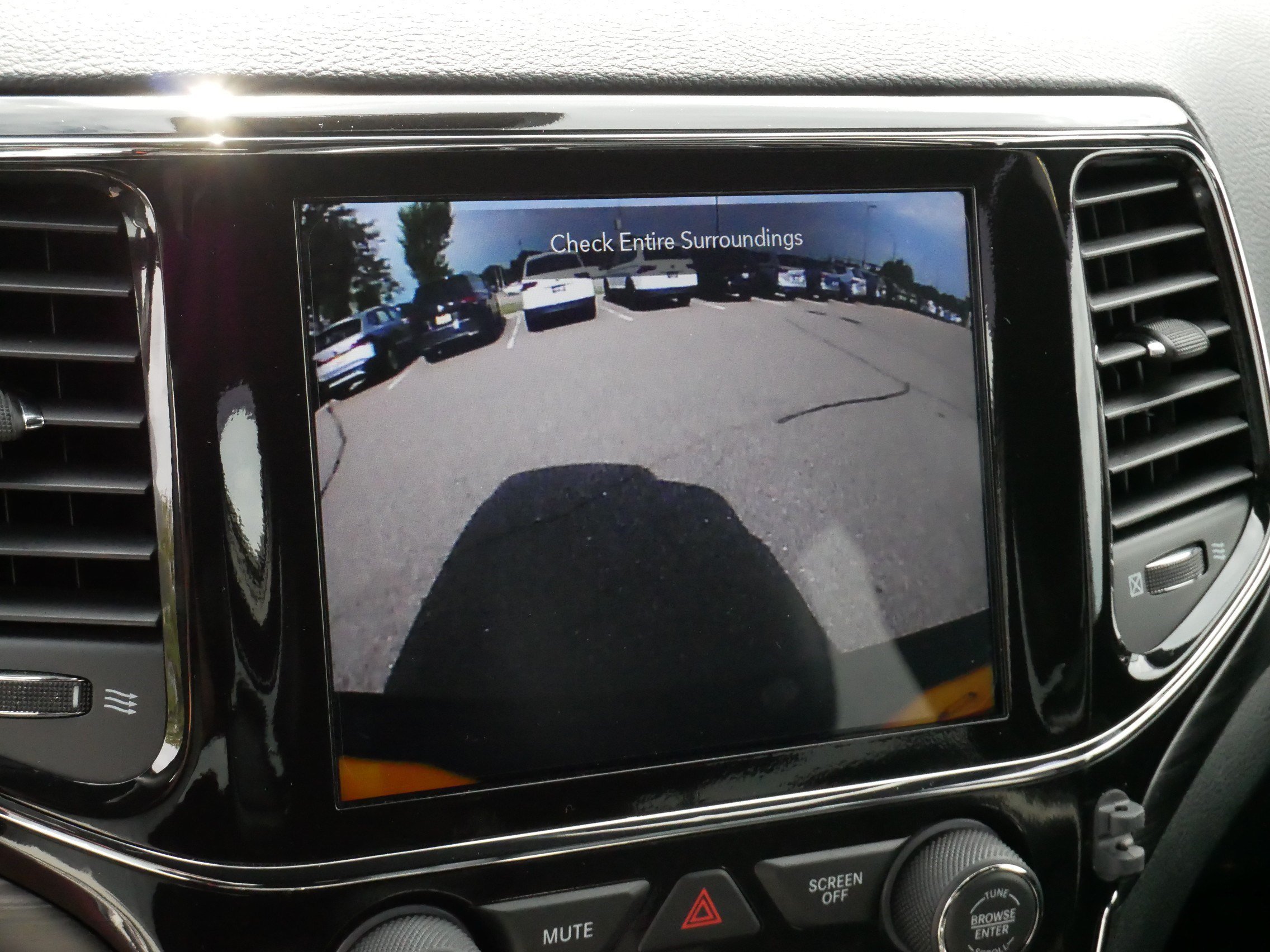 Used 2022 Jeep Grand Cherokee Laredo X AWD/4WD image 30