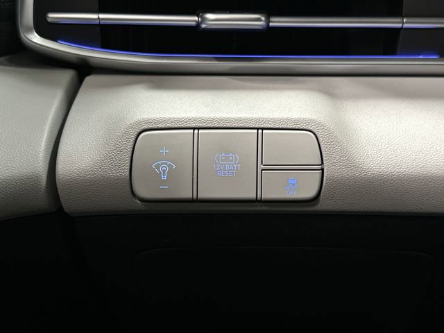 Used 2024 Hyundai Elantra Limited image 25