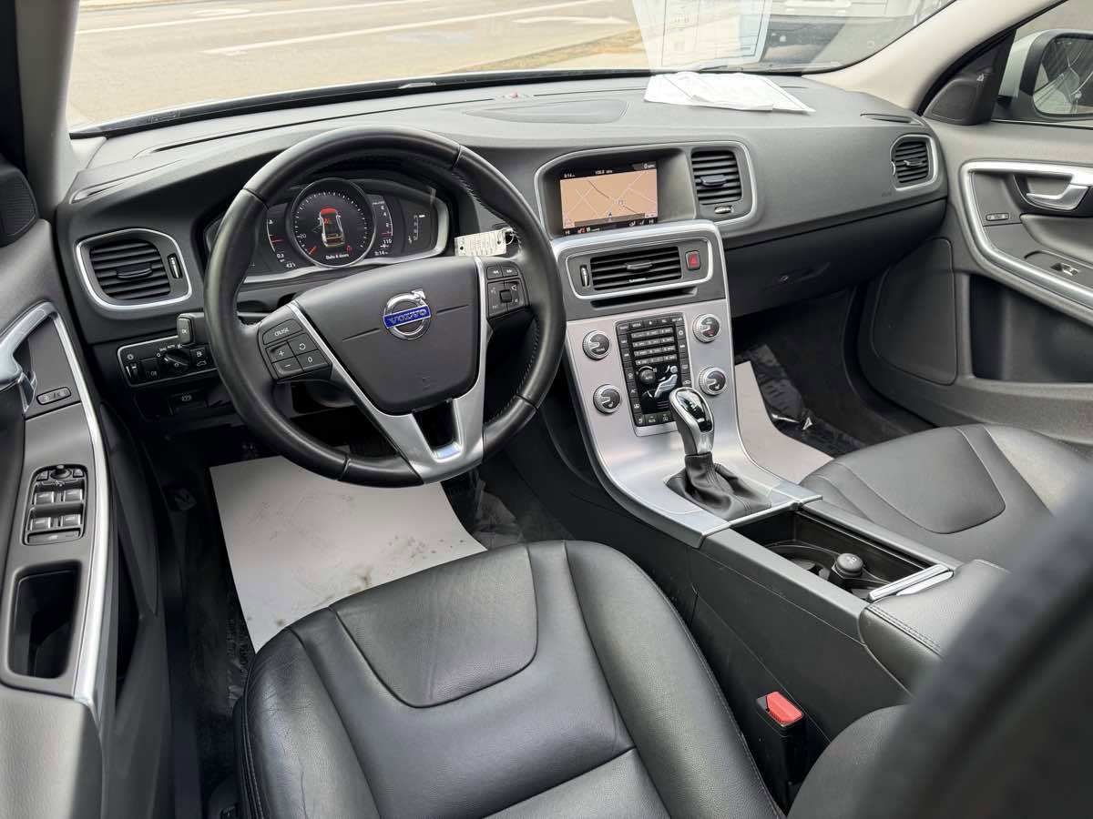 Used 2017 Volvo S60 T5 Inscription image 12