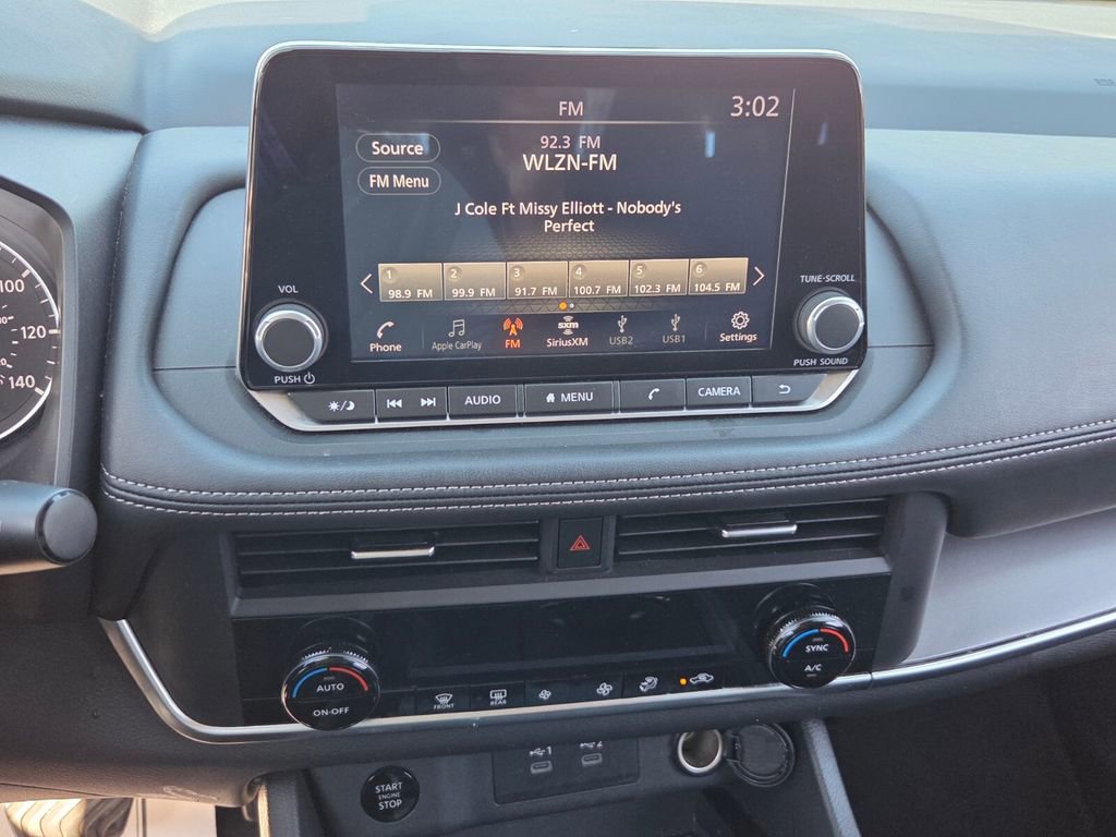 Used 2025 Nissan Rogue SV image 16