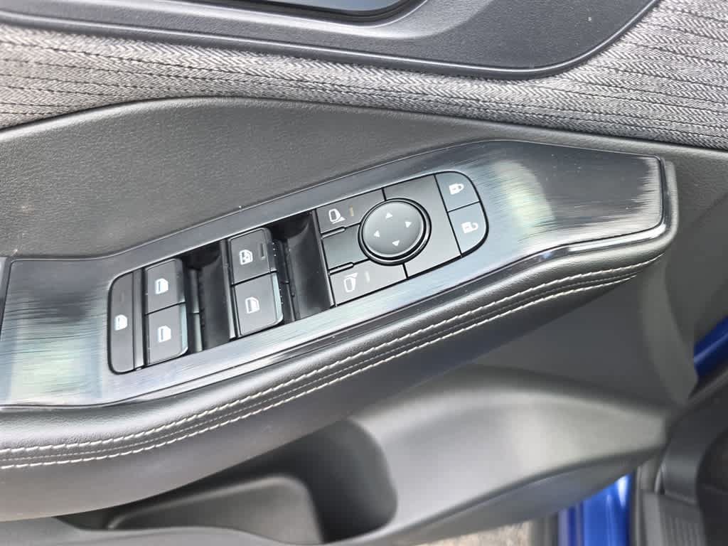Used 2023 Nissan Rogue SV AWD/4WD image 17