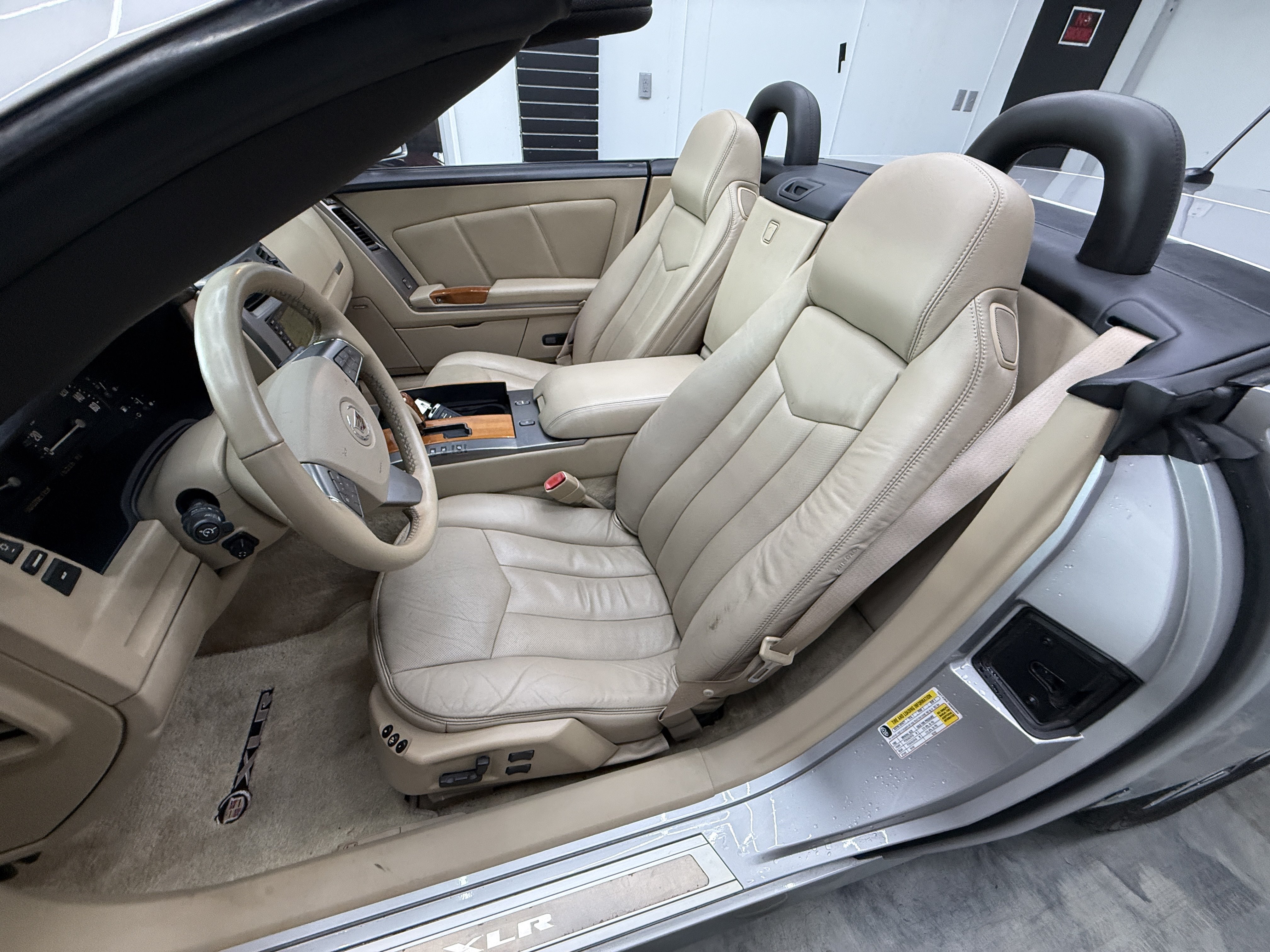 Used 2008 Cadillac XLR RWD image 12