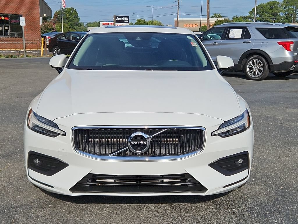 Used 2021 Volvo S60 T5 Momentum w/ Premium Package FWD image 2