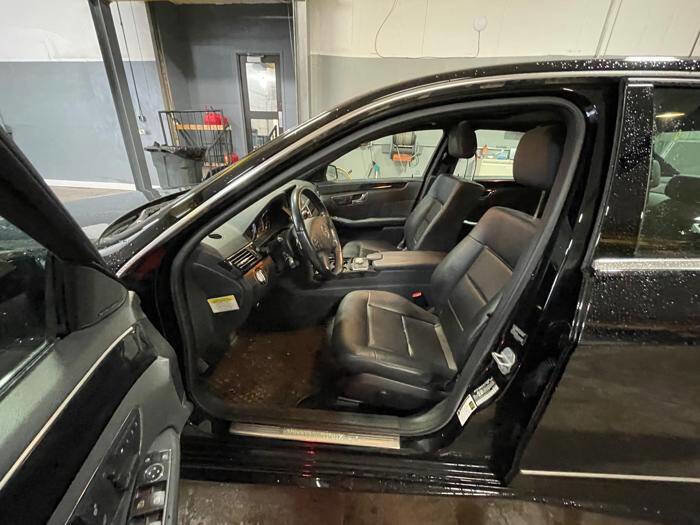 Used 2010 Mercedes-Benz E 350 4MATIC Sedan image 21